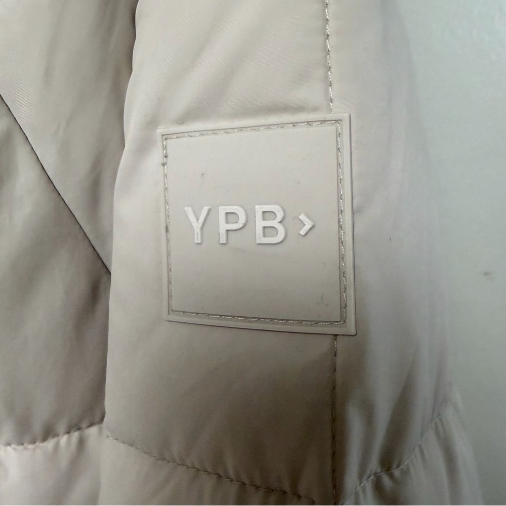 Abercrombie & Fitch Your Personal Best On The Go Puffer Moonbeam Size Medium - Picture 4 of 10